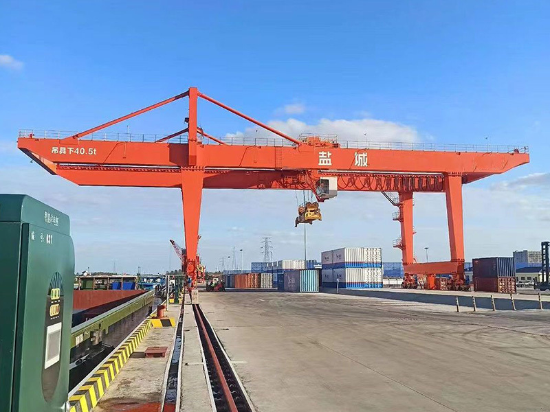 轨道式集装箱门式起重机
